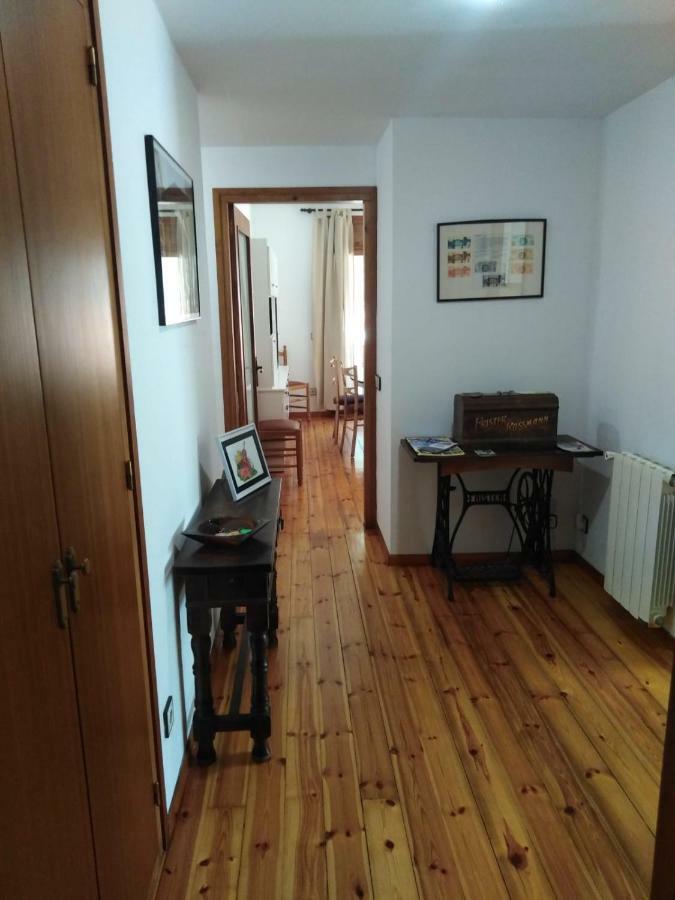 Apartment Pis Gran I Acollidor Amb Llar De Foc, A *