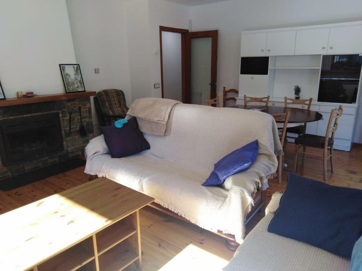 Pis Gran I Acollidor Amb Llar De Foc, A Apartment